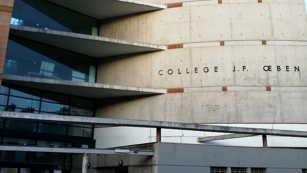 Photographie de la façade du Collège Jean-François Oeben